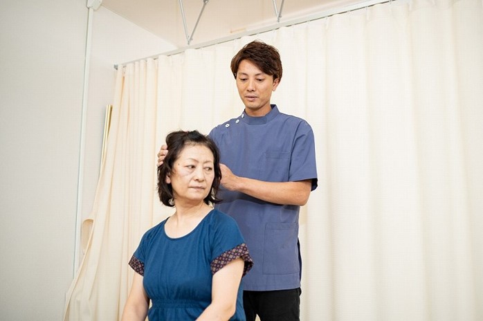 背中の施術